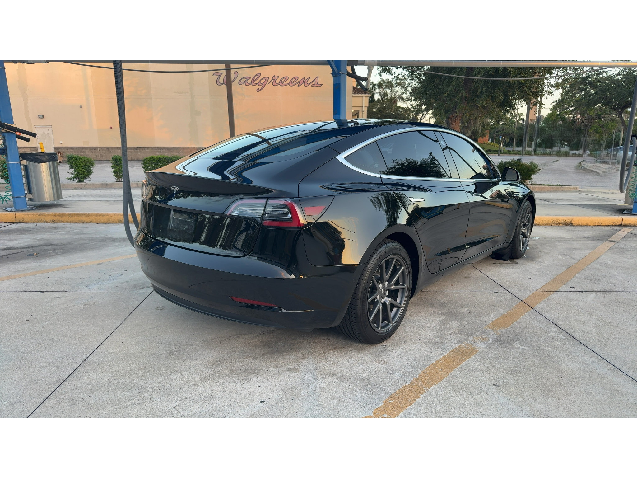 Used 2018 Tesla Model 3 Long Range RWD image 6