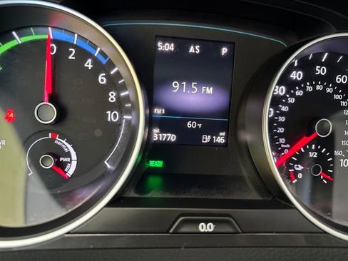 Used 2017 Volkswagen e-Golf SEL Premium image 16