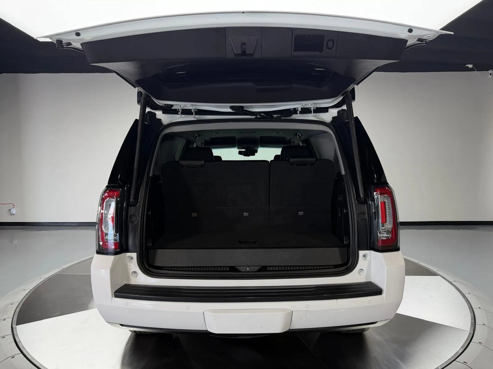 Used 2017 GMC Yukon SLT RWD image 13