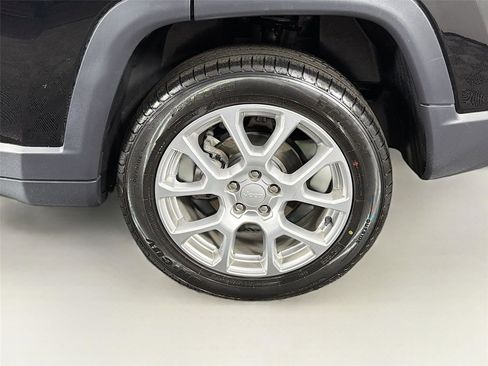 Used 2024 Jeep Compass Latitude AWD/4WD image 33