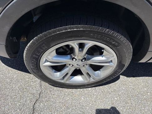 Used 2015 Ford Explorer Limited w/ Equipment Group 301A AWD/4WD image 13