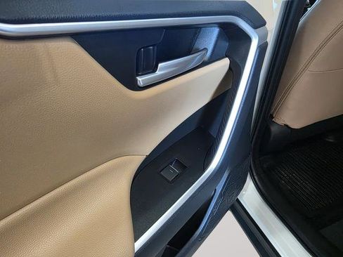 Used 2025 Toyota RAV4 XLE image 22