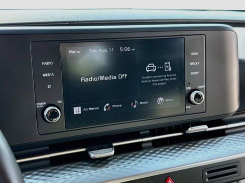 Used 2024 Kia Carnival LX FWD image 16