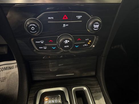 Used 2018 Chrysler 300 Touring w/ Driver Convenience Group RWD image 37