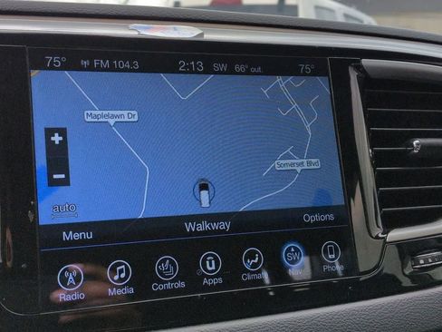 Used 2017 Chrysler Pacifica Touring-L FWD image 29