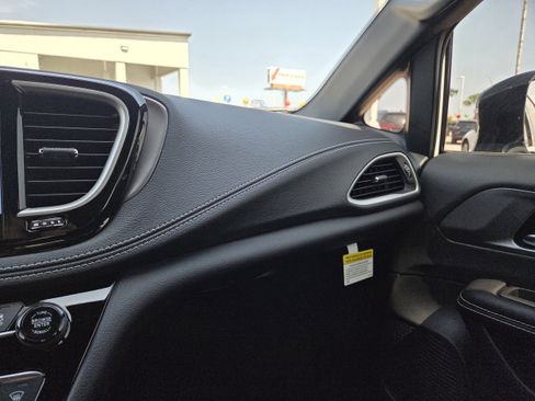 New 2026 Chrysler Pacifica Select FWD image 31