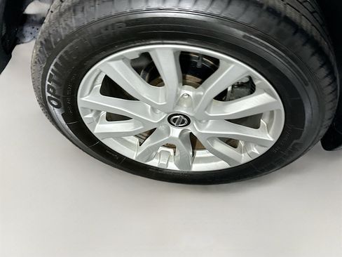 Used 2022 Nissan Rogue Sport SV image 11