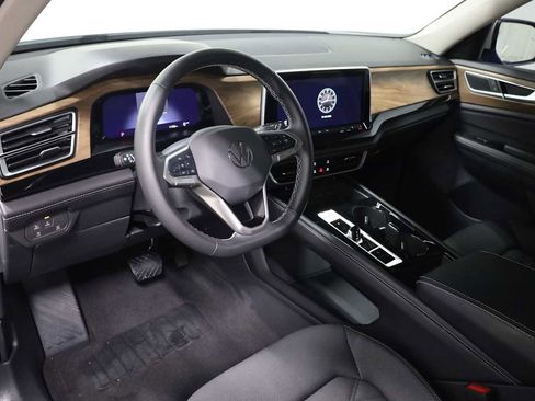 Used 2024 Volkswagen Atlas SE image 4