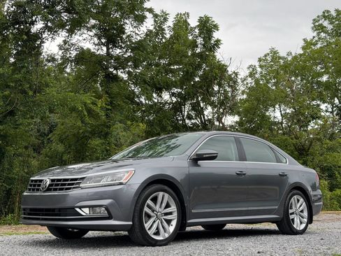Used 2016 Volkswagen Passat 3.6 SEL Premium FWD image 3