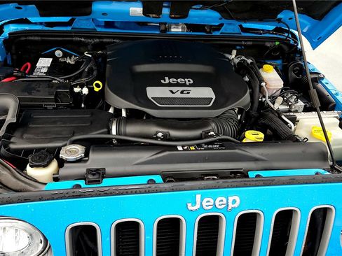 Used 2018 Jeep Wrangler Sahara w/ Connectivity Group image 9