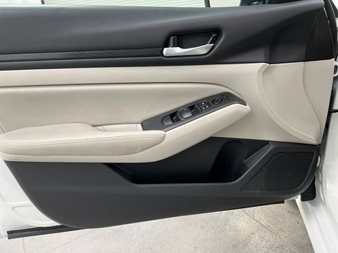 Used 2024 Nissan Altima 2.5 SV FWD image 10