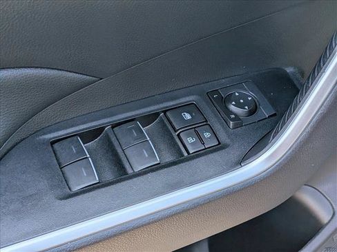 Used 2025 Toyota RAV4 XLE FWD image 10