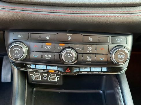 Used 2024 Dodge Durango GT AWD/4WD image 31