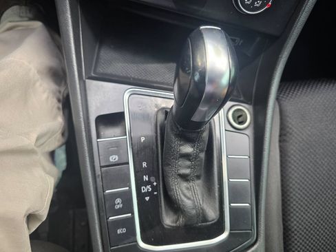 Used 2019 Volkswagen Jetta SE FWD image 34