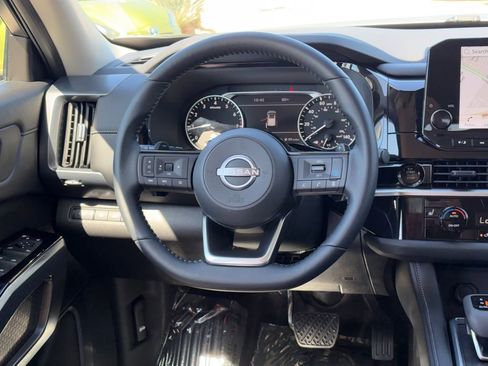 Used 2025 Nissan Pathfinder SL FWD image 24