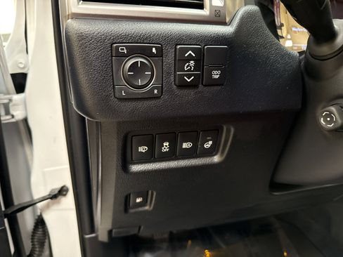 Used 2023 Lexus GX 460 Premium image 32