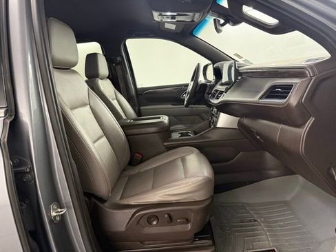 Used 2021 Chevrolet Suburban LT image 32
