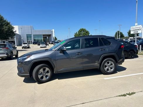 Used 2025 Toyota RAV4 XLE w/ Convenience Package AWD/4WD image 8
