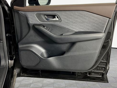 Certified 2023 Nissan Rogue SV FWD image 26