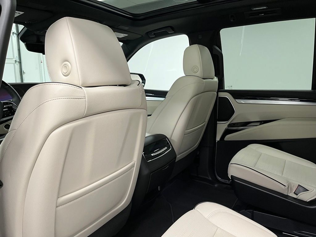 Used 2026 Cadillac Escalade Sport AWD/4WD image 42