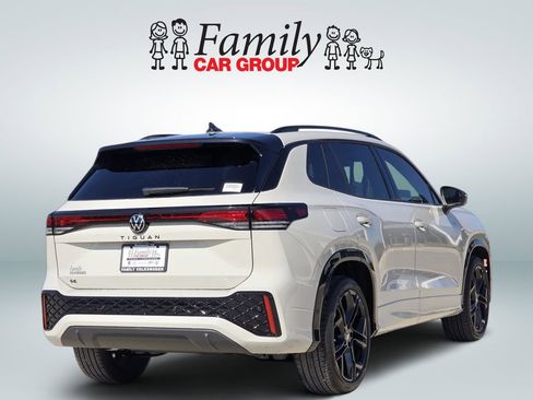 New 2026 Volkswagen Tiguan SE R-Line FWD image 4