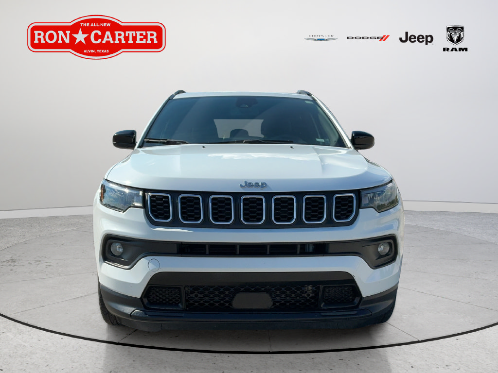 Used 2024 Jeep Compass Latitude AWD/4WD image 2
