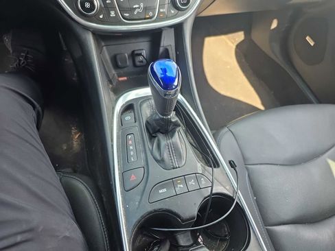 Used 2016 Chevrolet Volt Premier w/ Driver Confidence Package FWD image 11