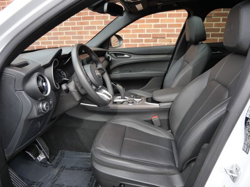 Used 2023 Alfa Romeo Stelvio Ti image 6
