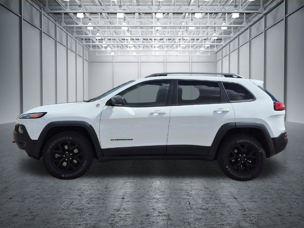 Used 2017 Jeep Cherokee Trailhawk AWD/4WD image 2