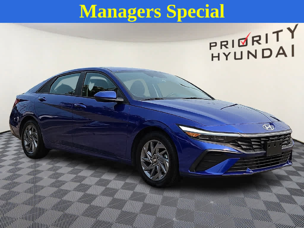 Used 2024 Hyundai Elantra SEL FWD image 3
