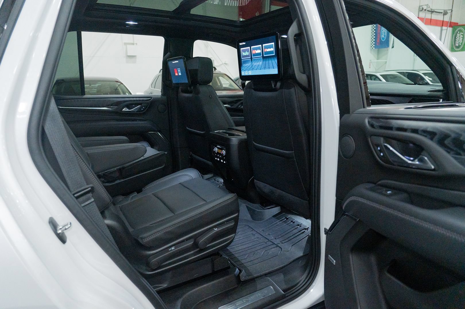 Used 2024 GMC Yukon Denali AWD/4WD image 39