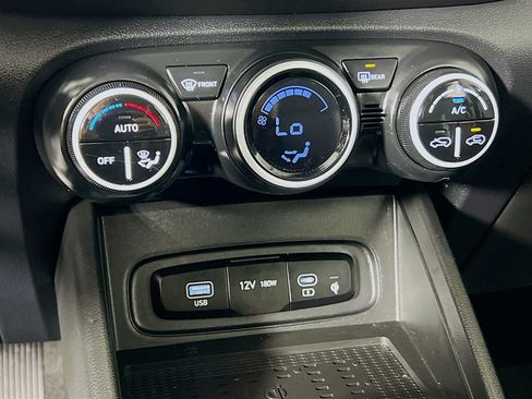 Certified 2025 Hyundai Venue Limited FWD image 16