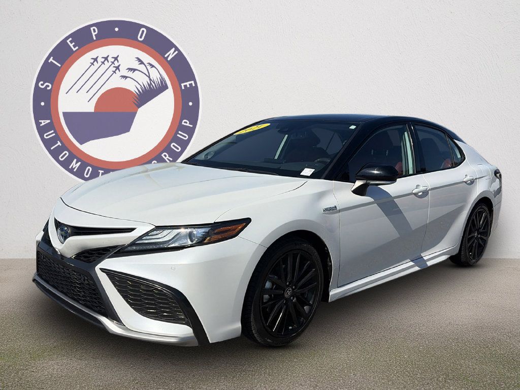 Used 2021 Toyota Camry XSE w/ Navigation Upgrade Package FWD image 2