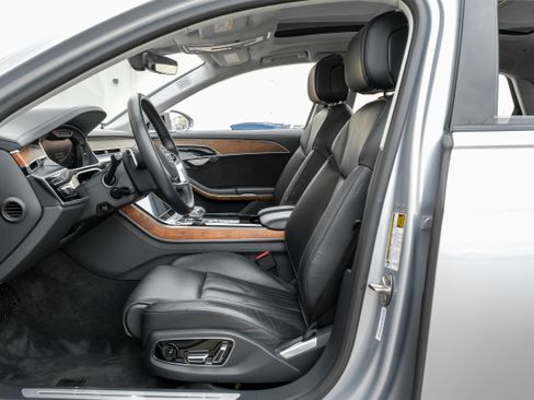 Used 2020 Audi A8 L 4.0T image 3