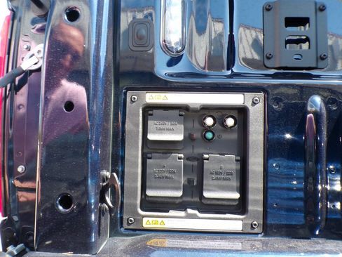 Used 2025 Ford F150 Platinum AWD/4WD image 9