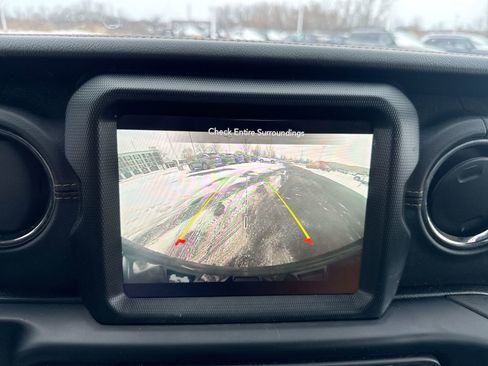 Used 2022 Jeep Wrangler Unlimited Sahara image 19