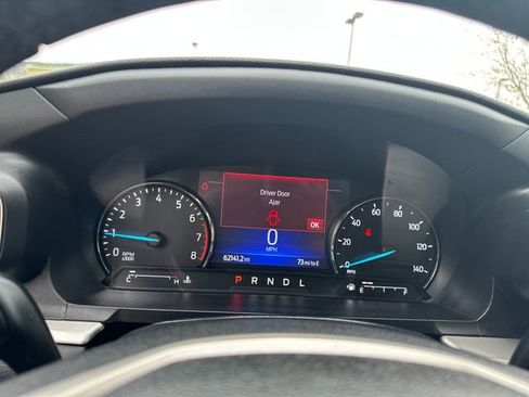 Used 2022 Ford Explorer XLT w/ Equipment Group 202A AWD/4WD image 14