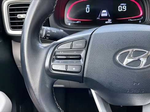 Used 2023 Hyundai Venue SEL image 23
