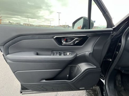 Certified 2025 Subaru Forester Limited image 23