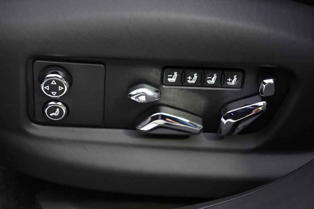 Used 2025 Bentley Flying Spur Plug-In Hybrid AWD/4WD image 14