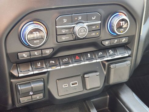 Used 2020 Chevrolet Silverado 2500 LTZ w/ LTZ Plus Package image 40