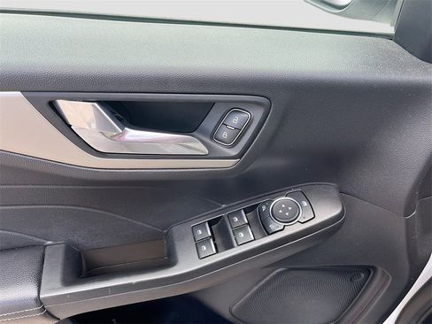 Used 2021 Ford Escape SEL image 18