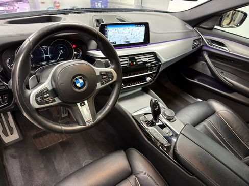Used 2018 BMW M550i xDrive w/ Driving Assistance Package image 27