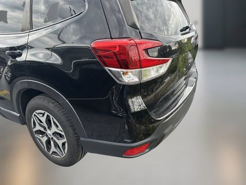 Used 2020 Subaru Forester Premium AWD/4WD image 7