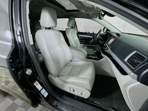 Used 2017 Toyota Highlander XLE image 37