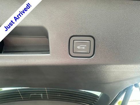 New 2026 Chevrolet Traverse LT w/ Sun and Wheel Package FWD image 31