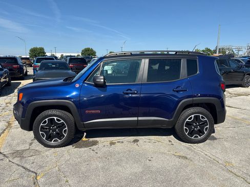 Used 2017 Jeep Renegade Trailhawk w/ Premium Trailhawk Package AWD/4WD image 9