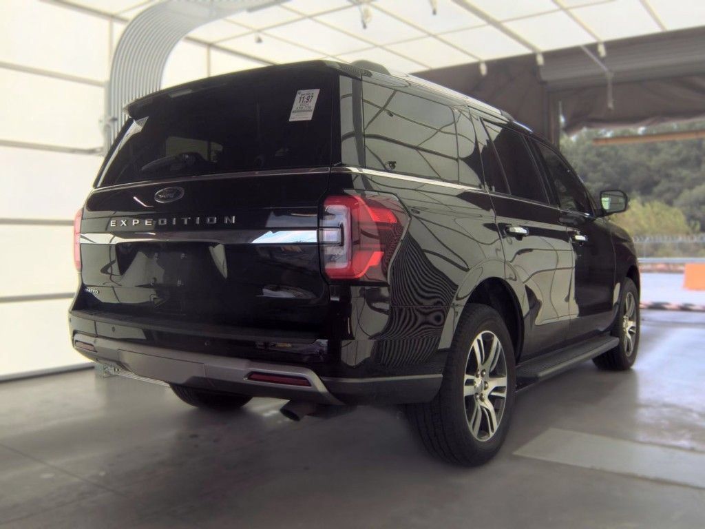 Used 2024 Ford Expedition Limited AWD/4WD image 4