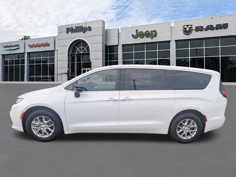 New 2026 Chrysler Pacifica Select FWD image 6