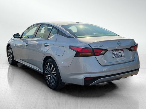 Used 2023 Nissan Altima 2.5 SV image 5